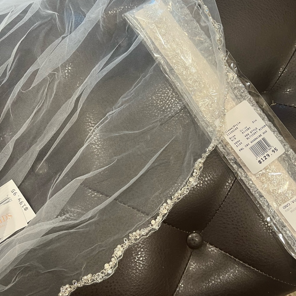 Pearl and Rhinestone Belt and Veil!!